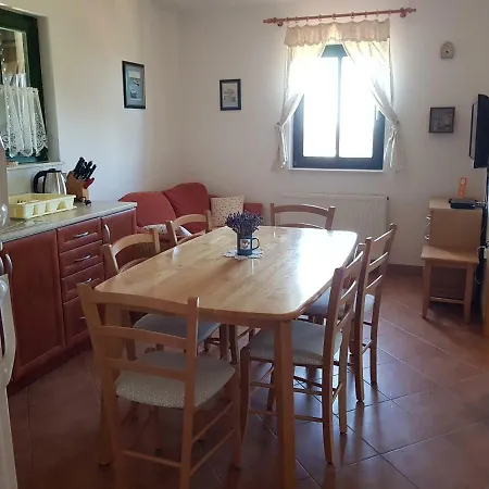 Holiday home Apartment In Family House With Roses And Olive Tree Garden *